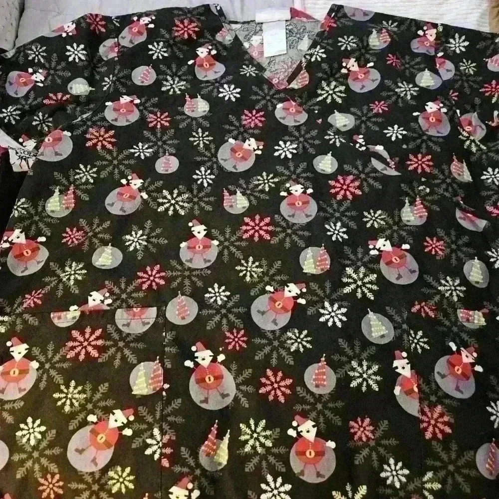 SB Scrubs Christmas print scrub top. Size XL